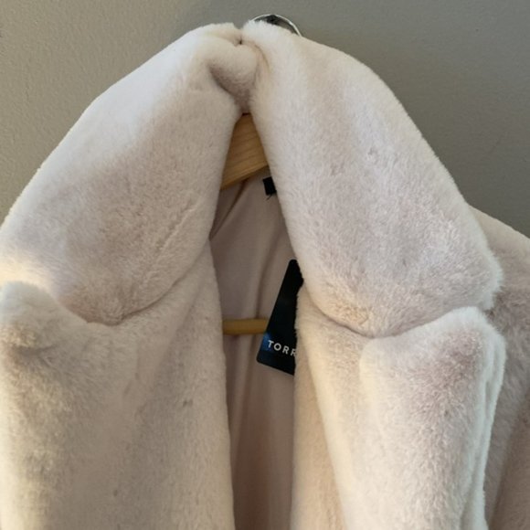 Torrid pale, powder pink puff coat - 1X 14/16 - Picture 6 of 7